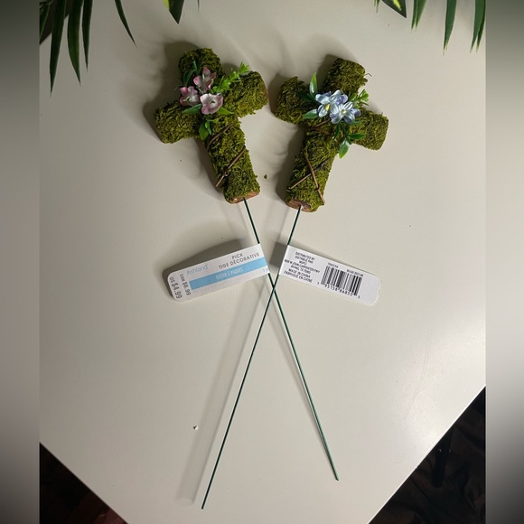 Religious Cross Picks -2, Green with flowers, planters,wreaths&Easter crafts - Picture 2 of 2